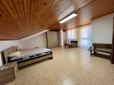 Qira, Papafingo 3+1+Verandë , ”Pazari i Ri”, Tiranë.