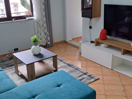 Apartament 2+1 me qira ne Xhamllik!