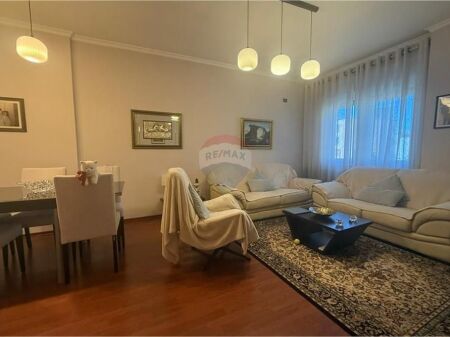 Apartament 3+1+2 për shitje , Rruga e Barrikadave