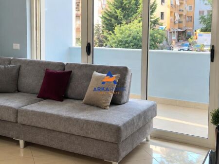JEPET APARTAMENT ME QERA 1+1+BALLKON "PRANE PALLATEVE CABEJ, DERVENI" 45.000 LEKE