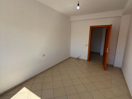 Apartament 2+1 per shitje ne astir