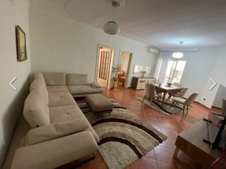 Apartament me qera 2+1 Komuna e Parisit