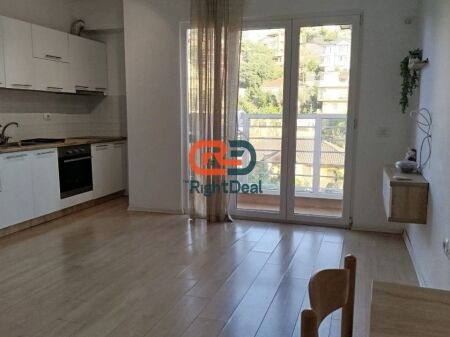 Ne Misto Mame, Jepet Me Qira Garsoniere E Pershtatur Ne Apartament 1+1, Ideal Per Banim!!!