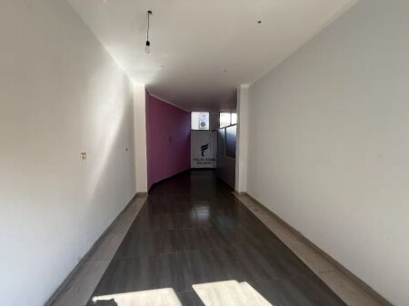 SHOP FOR RENT 52 M2 CENTER 80,000 LEKE FH-92855