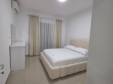 🏡 APPARTAMENTO 1+1 IN AFFITTO – GREEN CITY, ASTIR  📍 Posizione: Green City, Astir 🏢 Piano: 2 🛗 Edificio nuovo con ascensore 🛏️ Tipologia 1+1 💰 Prezzo: 60.000 lek/mese  Appartamento situato in una zona molto richiesta e accessibile.  📞 Per maggiori informazioni o per una visita, contattare privatamente.