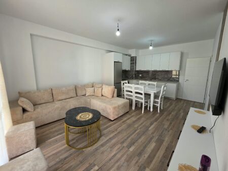 🏡 Appartamento 2+1 in affitto  📍Astir, Complesso Urban Gate   🏢 2° piano  🛗 Con ascensore ✅️ Mai abitato prima  📐 Superficie: 75m²  💰 Prezzo: 50.000 Lek / Mese (amministrazione inclusa)