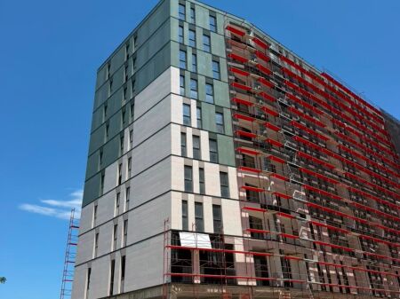 Shitet Apartament 2+1 + 2 Tualete** 📍 **Riverside Residence – Ish Parku**