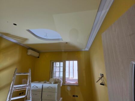 Jepet apartament 2+1 me qera ne Rrugen Hoxha Tahsin prane Pazarit te Ri, Tiranë.f