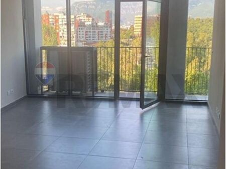 JEPET ME QIRA ZYRË TEK LAKE VIEW PAMJE NGA LIQENI