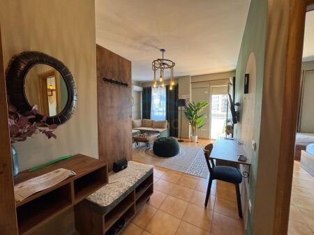 Shitet, Apartament 1+1, Rruga e Barrikadave, Tirane