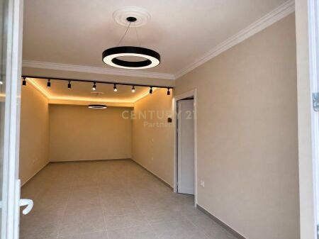 DYQAN PER QIRA PERBALLE INSTITUTIT 'HARRY FULTZ' 750 € /Muaj