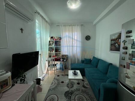 Shitet, Apartament 1+1, Bllok, Tiranë.