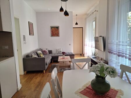APARTAMENT 2+1 ME QERA RRUGA E ELBASANIT