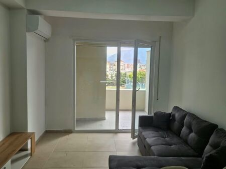 Golden Park, prane Amerikan 3, jepet me qera apartament 1+1.