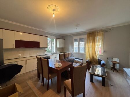  QERA Apartament 2+1 Me 2 Tualete  Selite, Prane Xhamise 