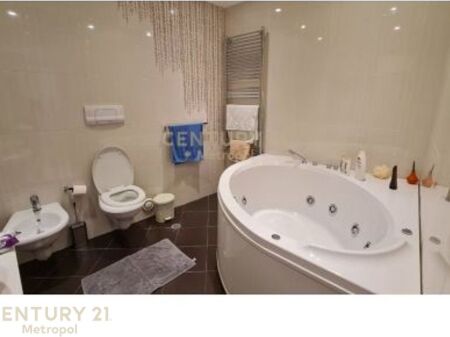 APARTAMENT LUKSOZ PER QIRA 2+1+3 TUALETE+post parkimi, PROKURORIA E PERGJITHSHME!
