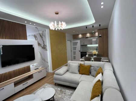 Jepet Me Qera Apartament 2+1-Misto Mame