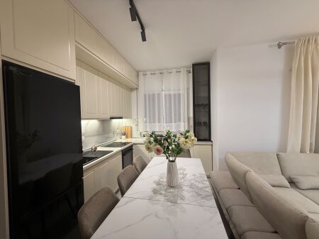 Apartament 2+1 + 2 me qira te Shkolla e Kuqe