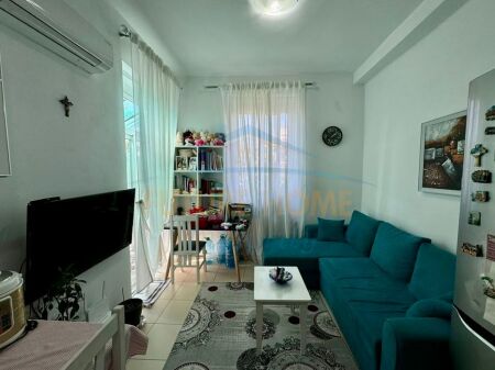 Shitet, Apartament 1+1, Bllok, Tiranë.