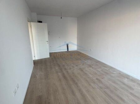 Shitet Apartament 1+1, Kompleksi ASL 2, Xhamllik