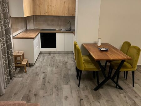  APARTAMENT 1+1 ME PARKIM ME QIRA | PRANË TEG