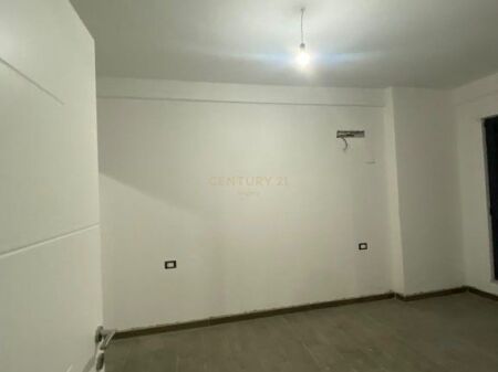 Apartament /Zyre 2+1+2T+2B per qira Bulevardi i Ri , Kompleksi Ndregjoni