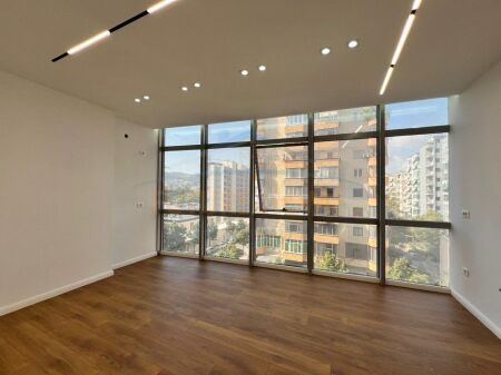 Shitet Apartament 1+1, 21 Dhjetori