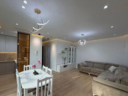 Apartament me qera 2+1 Casa Italia