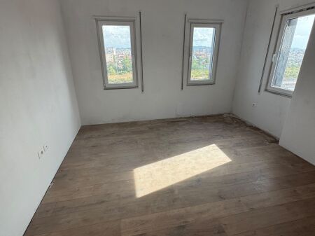 🏢Paskuqan 2+1 apartment for rent, partially furnished 40,000Leke (negotiable)