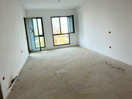 APARTAMENT 2+1 PËR SHITJE – RRUGA E KAVAJËS