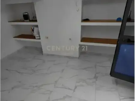 Tirane, jepet me qera ambjent biznesi , 16 m² 350 € (Rruga e Dibres)
