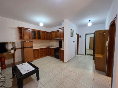 APARTAMENT 1+1 ME QERA – BULEVARDI ZOGU I, TIRANË  ID 5550