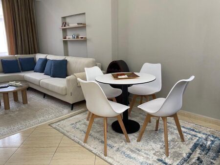 Jepet me qira apartament 1+1 te Rruga e Elbasanit!