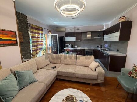 APARTAMENT 2+1 ME QIRA PRANË STADIUMIT AIR ALBANIA