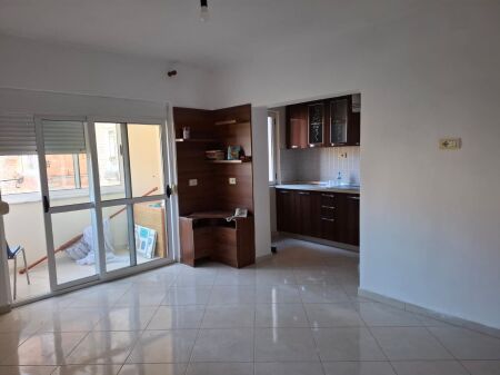 🏡 Apartament 2+1 me qira – Rruga e Elbasanit