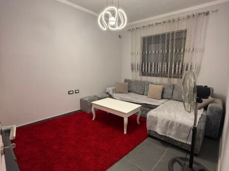 Jepet Apartament 1+1 me qera te Cezma Ferres