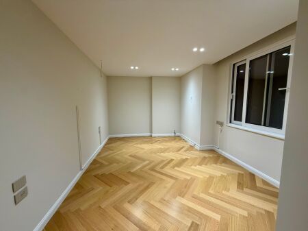  SHITET Apartament 3+1 Me 2 Tualete  Prane Ish Ekspozites 