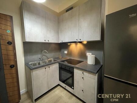 APARTAMENT 1+1 ME QERA PRANE KODRES SE DIELLIT!