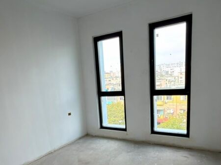  APARTAMENT 2+1 PËR SHITJE TE RRUGA E KAVAJËS