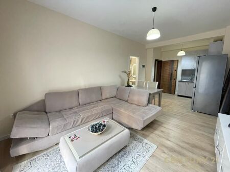 Pran Kodrës se Diellit apartament 1+1 me qera