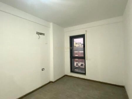 Apartament /Zyre 2+1+2+2 per qira Bulevardi i Ri , Kompleksi Ndregjoni 900 € /Muaj 90,000 Lekë /