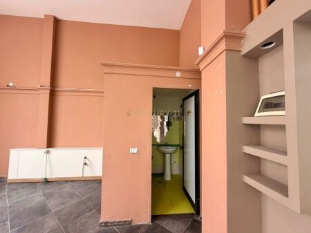 🏢 FOR RENT – BUSINESS UNIT ON THE ROAD 📍FRESK