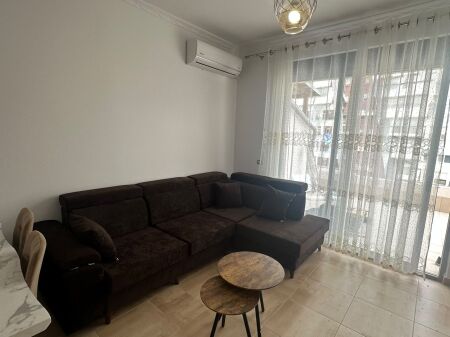 Perballe Martenitetit te Ri jepet me qera apartament 3+1+2 i mobiluar 70,000Leke      