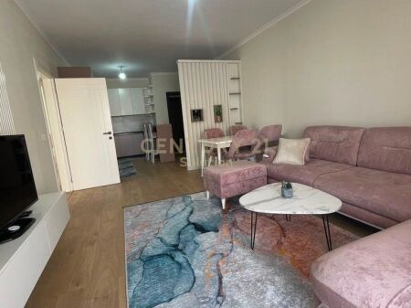 AFFITTASI APPARTAMENTO 2+1+PARCHEGGIO VICINO AL EX CAMPO DI AVIAZIONE!