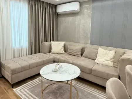 Jepet apartament 2+1+2 me qira tek Liqeni i Thate , Kopshti Botanik , Kopshti Zoologjik .