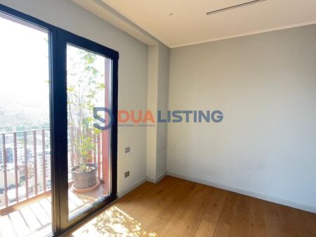  JEPET ME QIRA AMBIENT PËR ZYRA +  GARDEN BUILDING | 180 m²