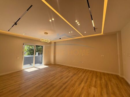 Shitet, Apartament 2+1+2, Quartum Residence, Rruga Panorama.