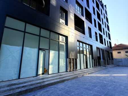 Shitet Apartament 2+1 - ish Parku !!