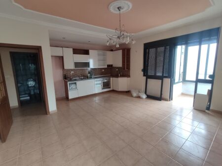 Jepet apartament\zyre me qera tek Zogu i Zi F   