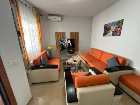 Casa 1+1 con terrazza in affitto a Myslym Shyr! 700 € /Mese 70,000 Lekë /Mese